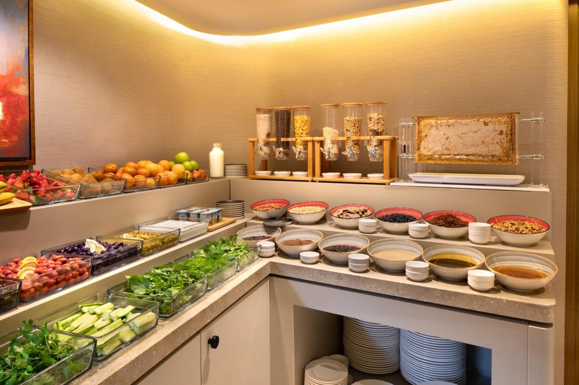 Bentley Hotel Old City-Special Class Provincia di Provincia di Istanbul Esterno foto A salad bar