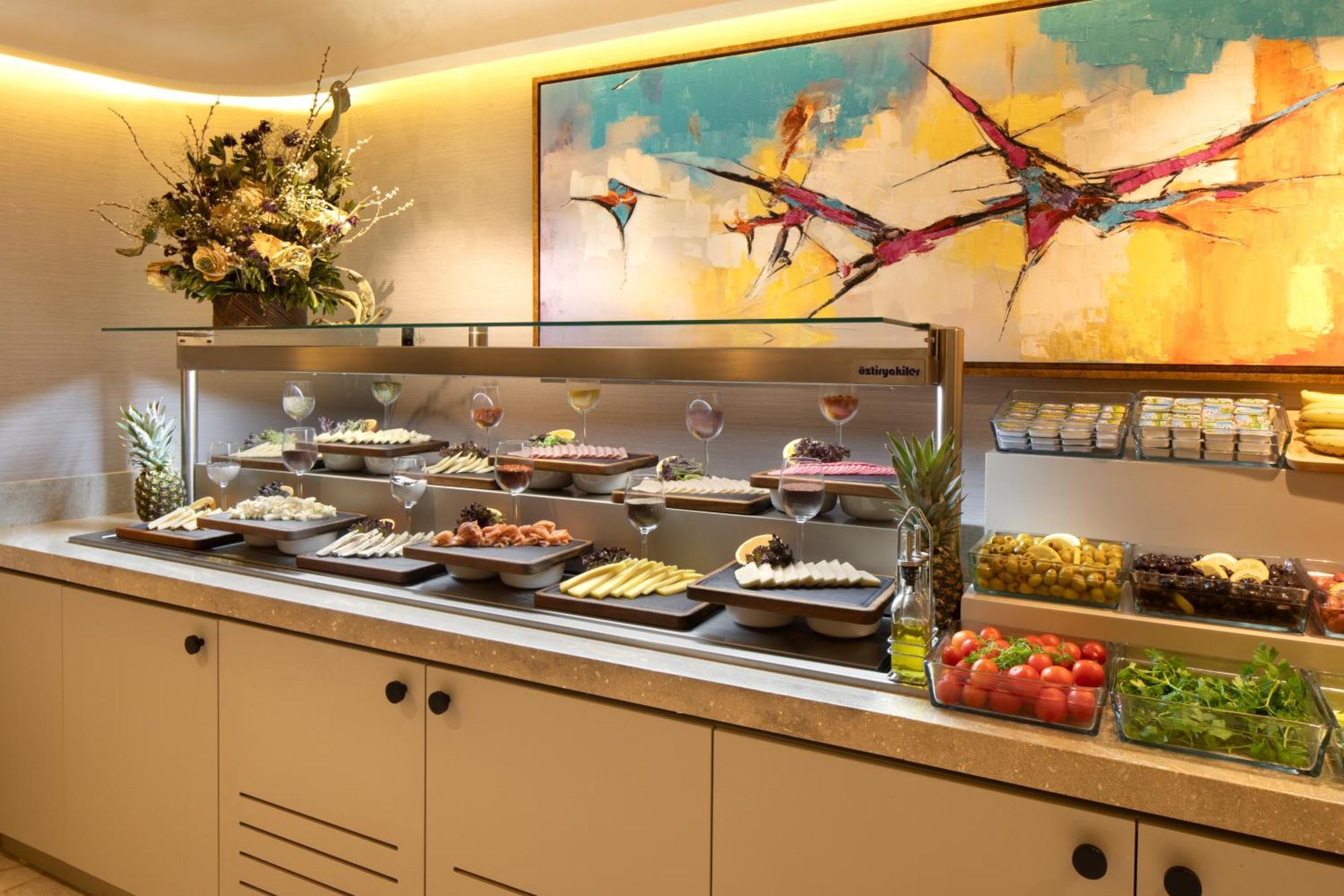 Bentley Hotel Old City-Special Class Provincia di Provincia di Istanbul Esterno foto A buffet at a hotel
