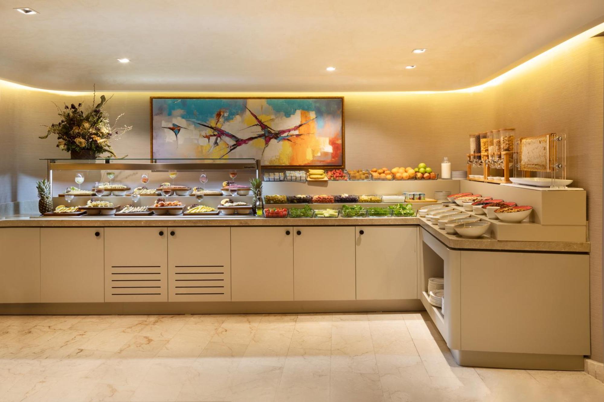 Bentley Hotel Old City-Special Class Provincia di Provincia di Istanbul Esterno foto The buffet at the lounge
