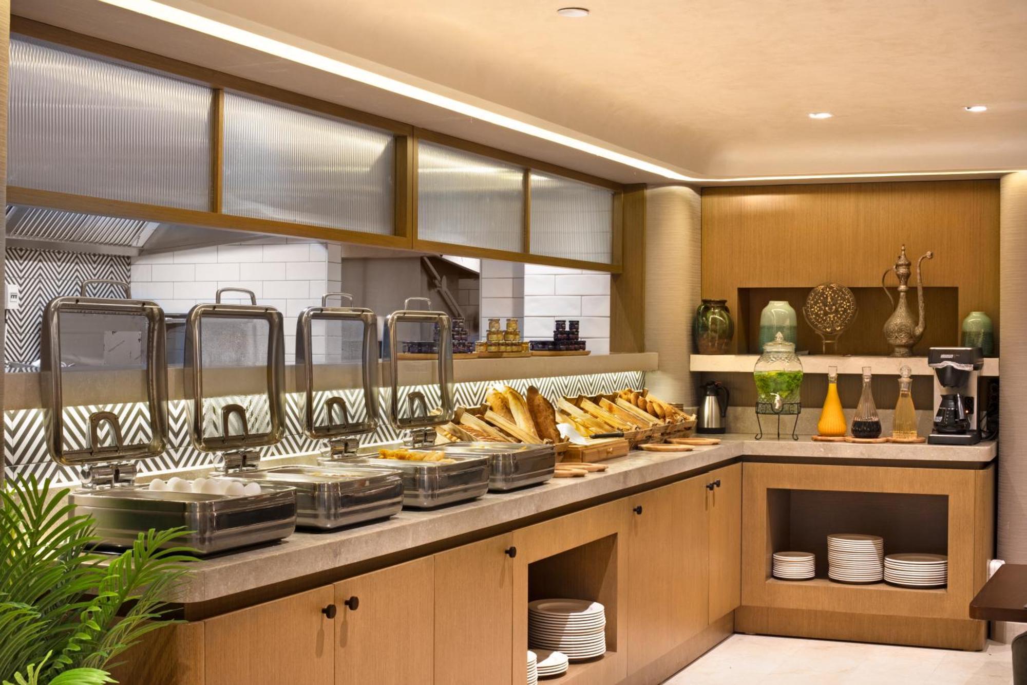Bentley Hotel Old City-Special Class Provincia di Provincia di Istanbul Esterno foto The buffet at the lounge